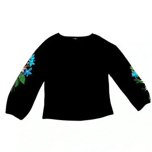 Hannah Sweatshirt Black Size Medium Floral Embroidered Sleeves Boho Grunge NWT
